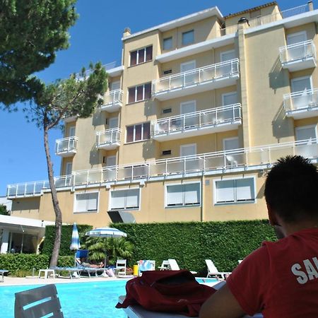 Hotel Bahama Rimini Esterno foto