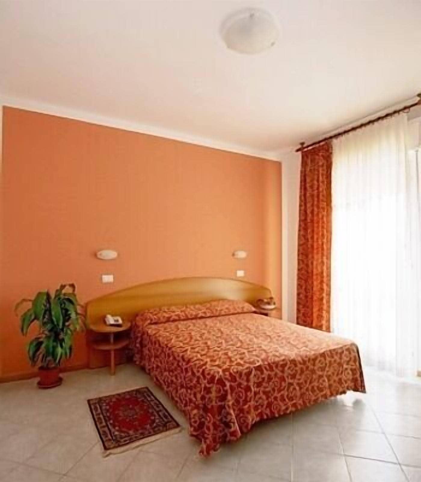 Hotel Bahama Rimini Esterno foto