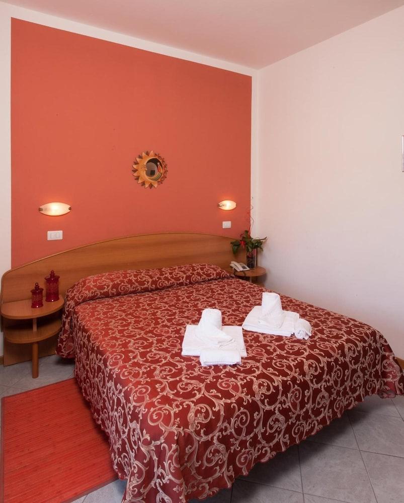 Hotel Bahama Rimini Esterno foto