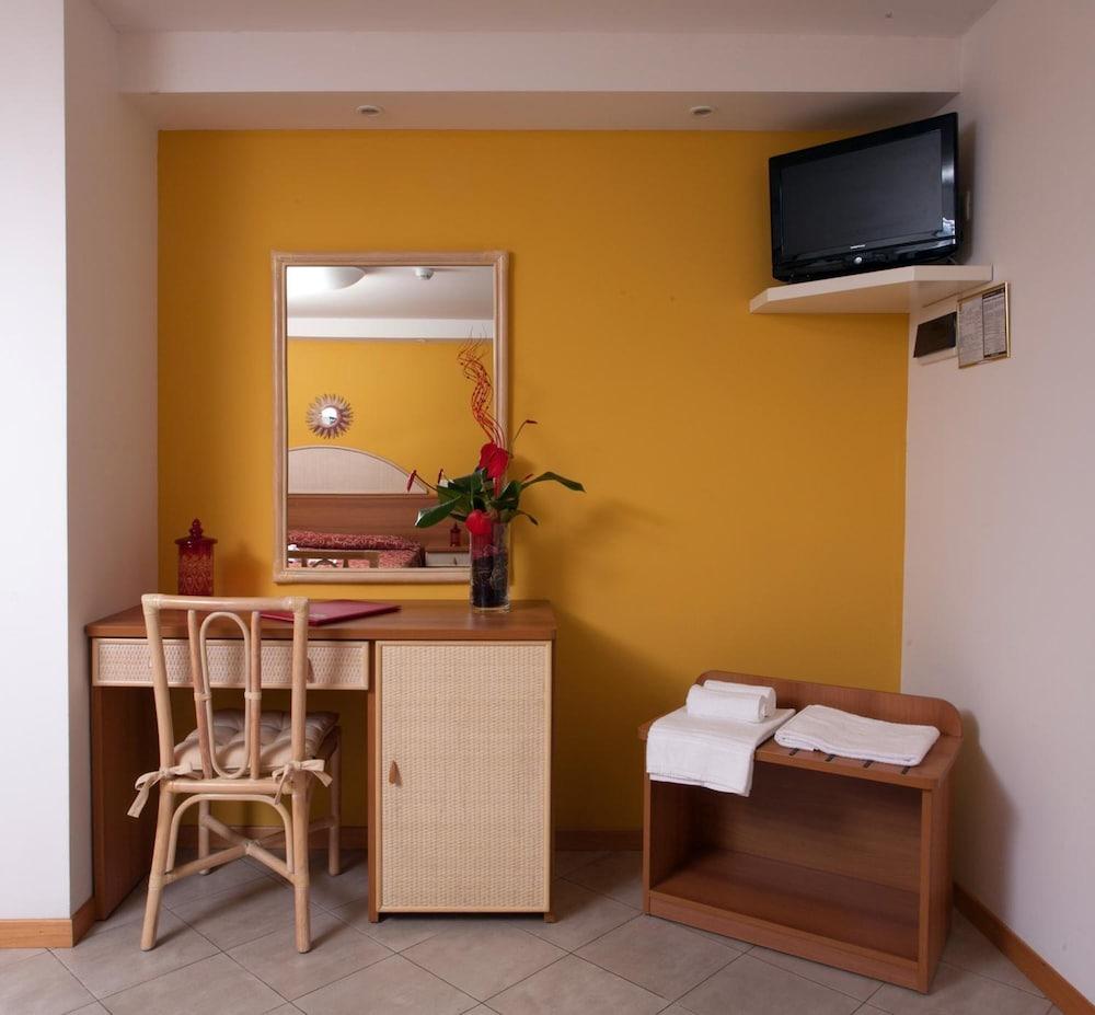 Hotel Bahama Rimini Esterno foto