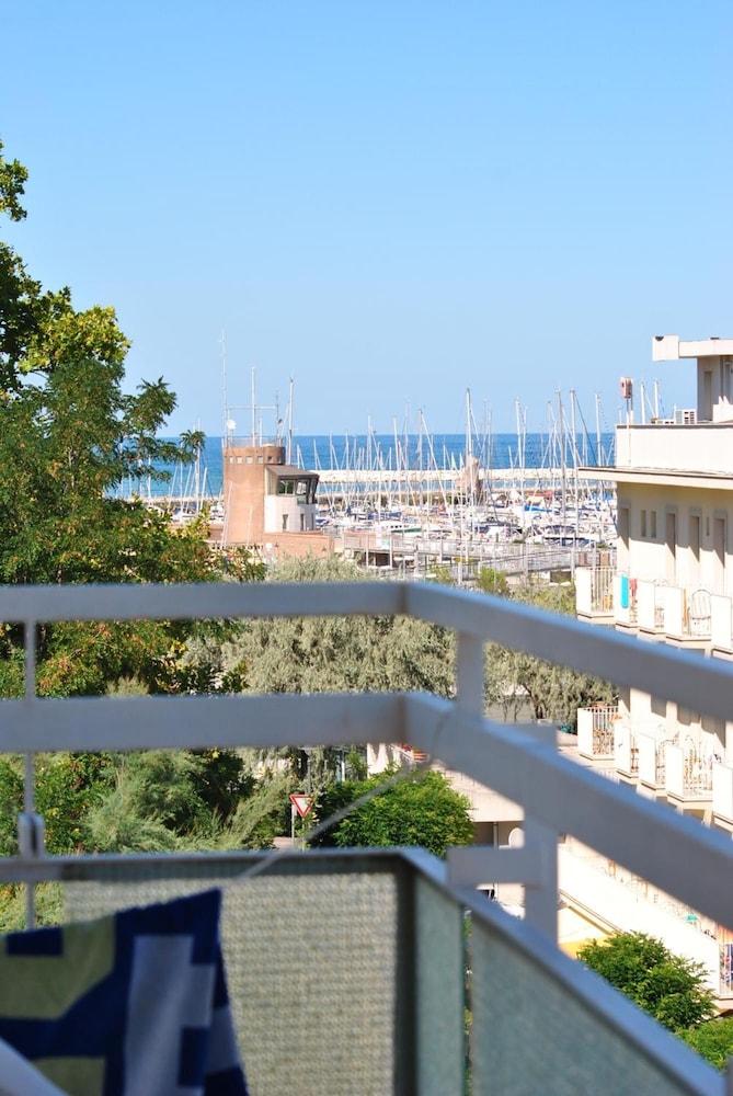 Hotel Bahama Rimini Esterno foto