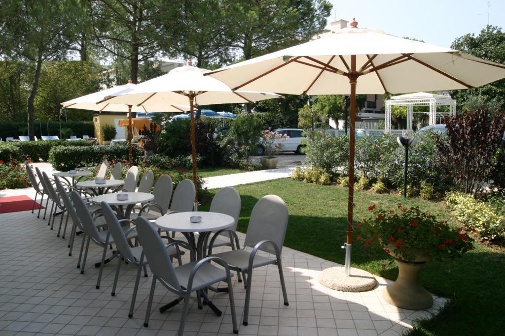 Hotel Bahama Rimini Esterno foto
