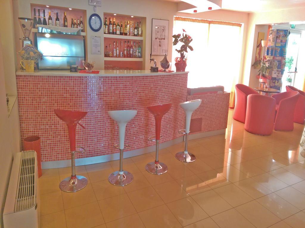 Hotel Bahama Rimini Esterno foto
