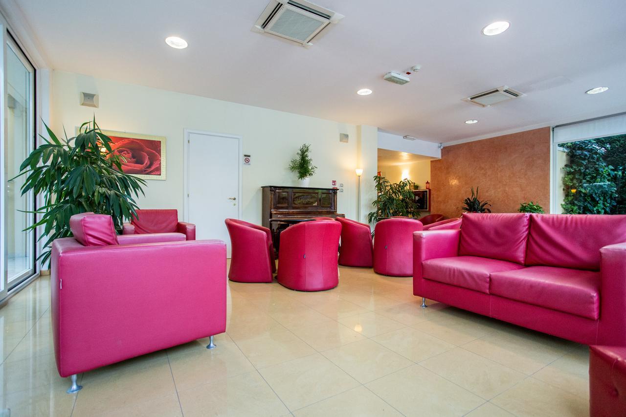 Hotel Bahama Rimini Esterno foto