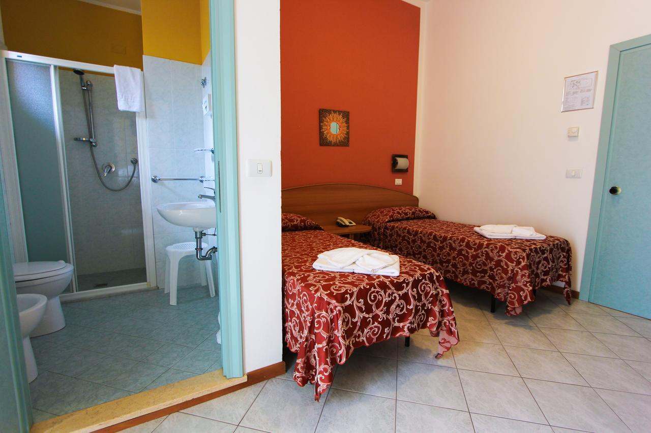 Hotel Bahama Rimini Esterno foto