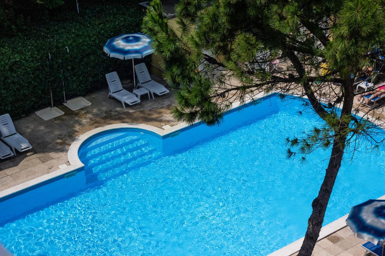 Hotel Bahama Rimini Esterno foto