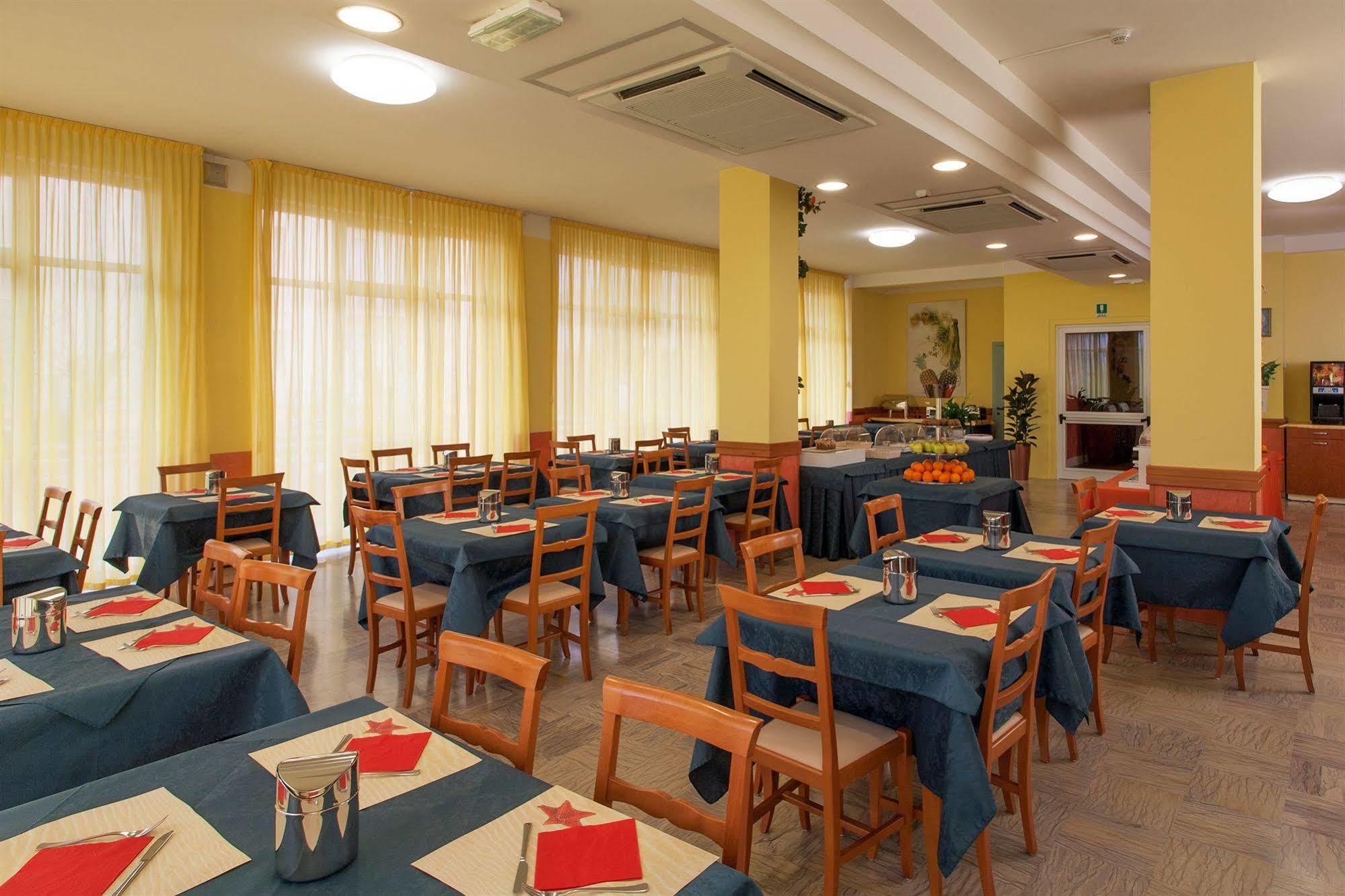 Hotel Bahama Rimini Esterno foto