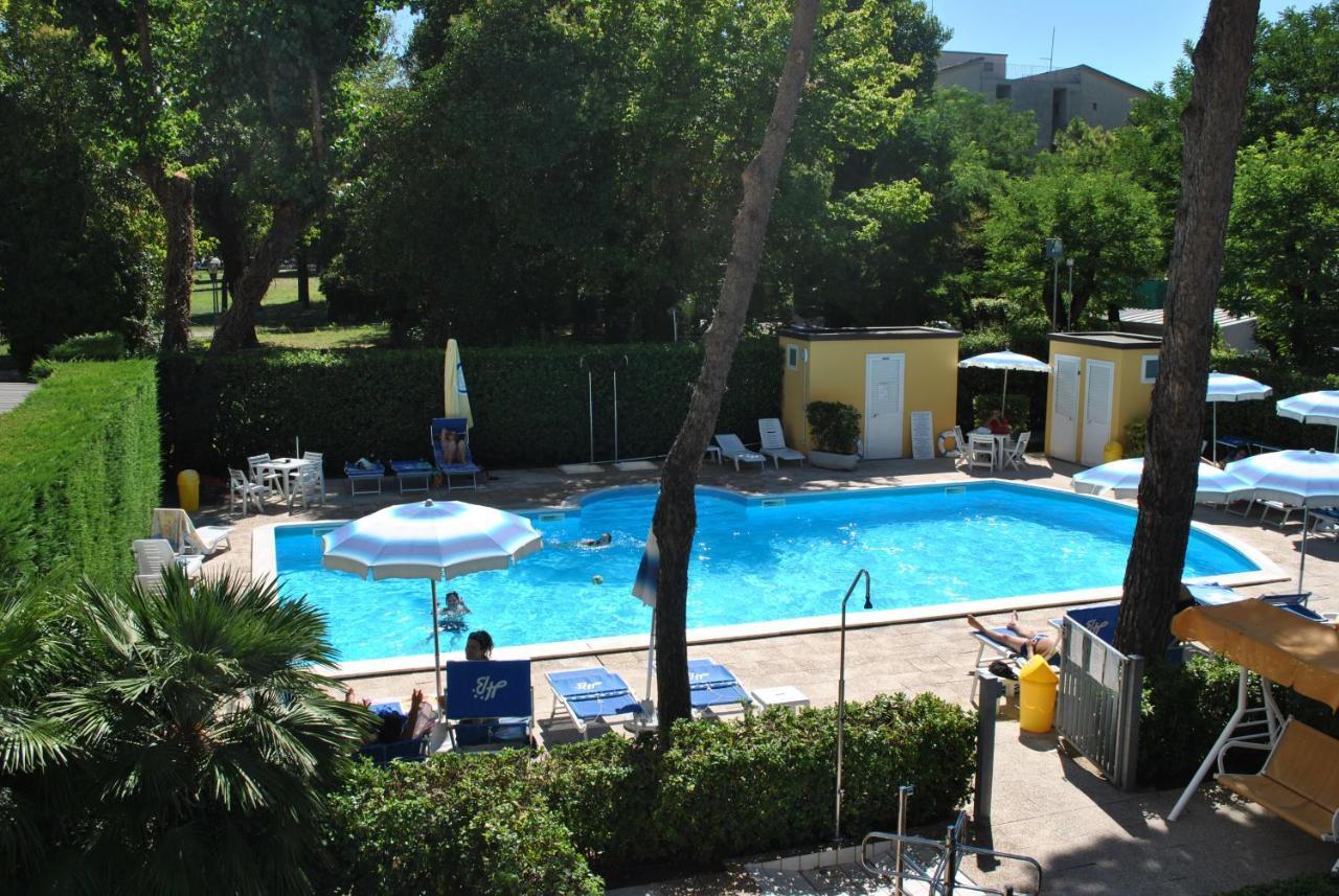 Hotel Bahama Rimini Esterno foto