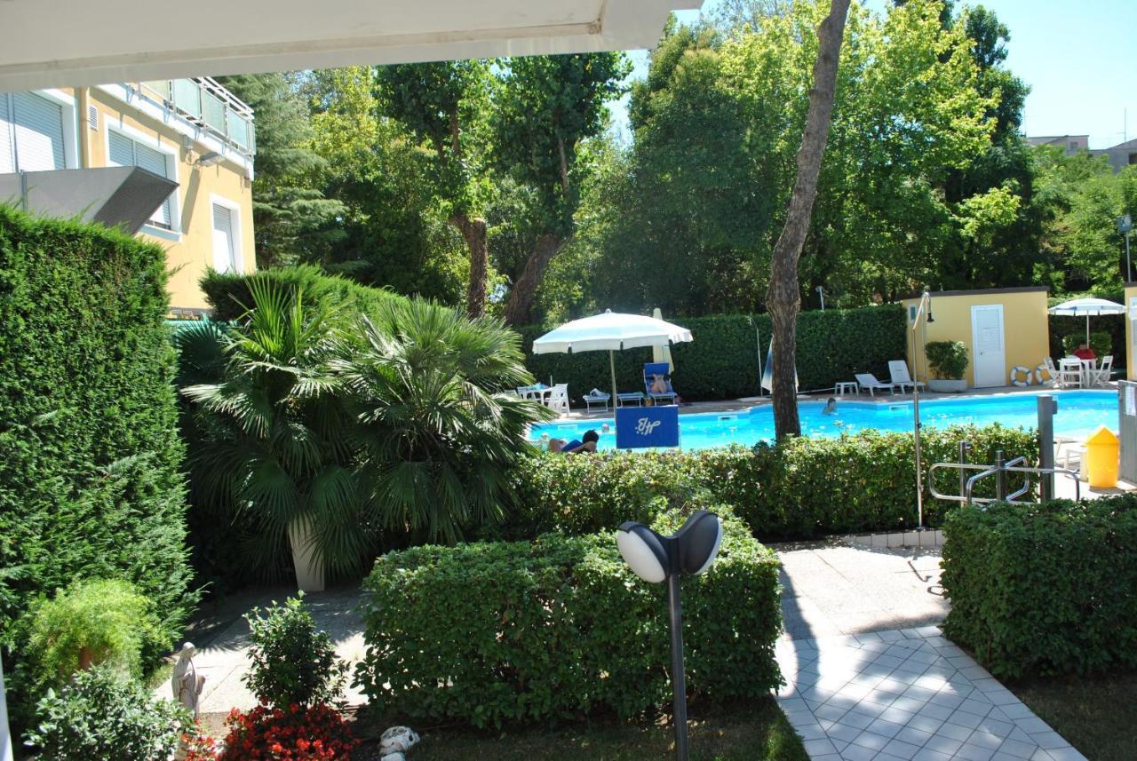 Hotel Bahama Rimini Esterno foto