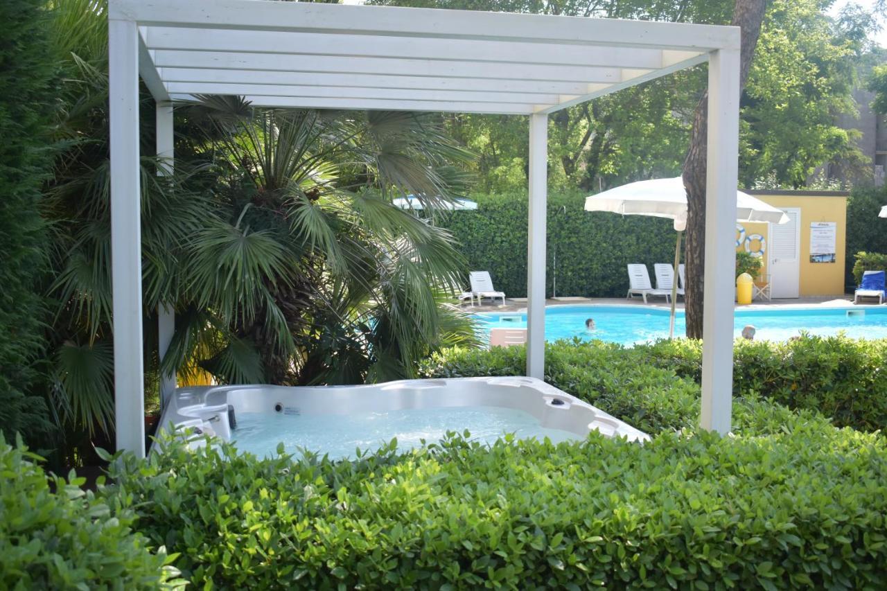 Hotel Bahama Rimini Esterno foto