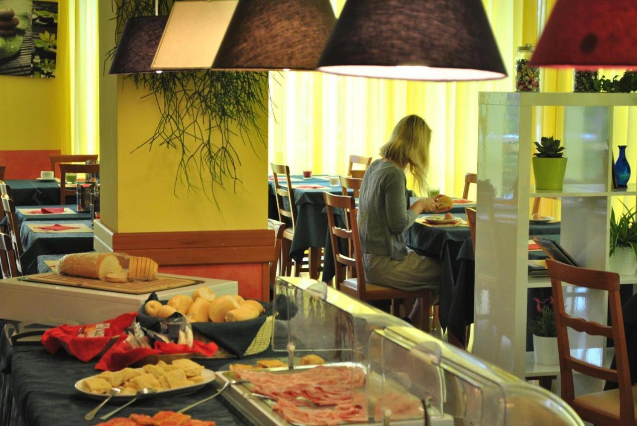 Hotel Bahama Rimini Esterno foto